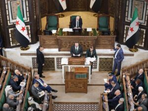 مجلس الشعب ينتخب مصطفى موسى ومادونا بشارة نائبي رئيس المجلس