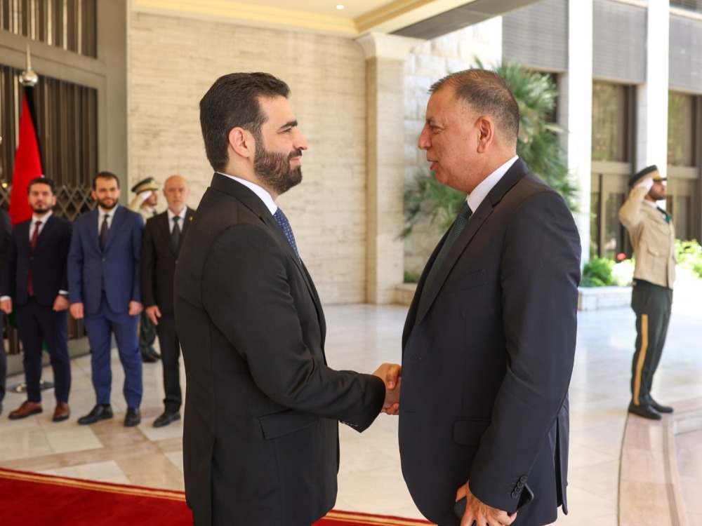 وزير الداخلية يستقبل نظيره الأردني ويبحث معه التنسيق الأمني بين البلدين
