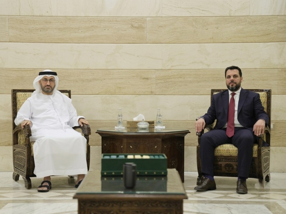 مستشار الشؤون العربية يبحث مع السفير الإماراتي تعزيز العلاقات الثنائية