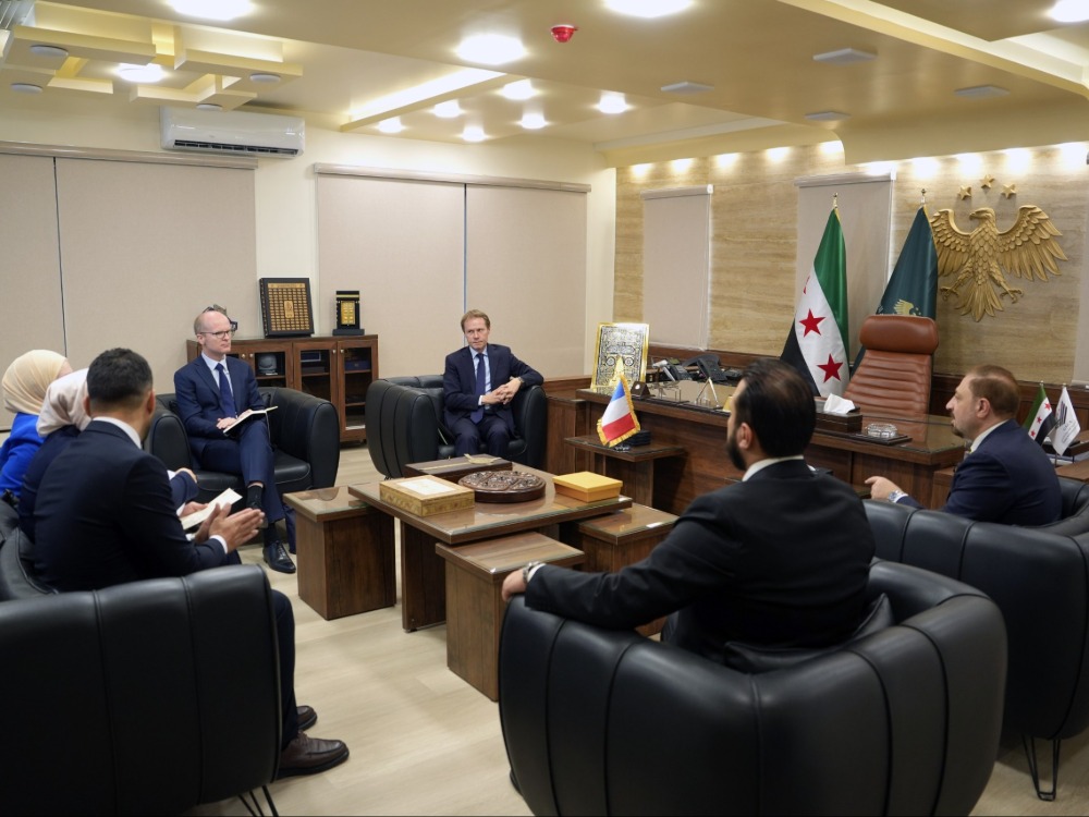 رئيس الهيئة العامة للطيران المدني يبحث مع القائم بأعمال السفارة الفرنسية سبل التعاون المشترك
