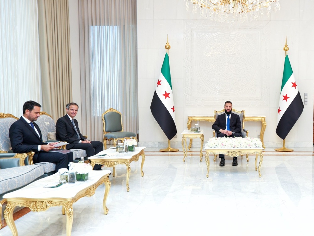 الرئيس الشرع يستقبل المدير العام للوكالة الدولية للطاقة الذرية