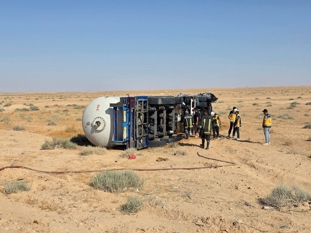 توفي 3 أشخاص وأصيب 26 آخرون جراء حوادث سير وحرائق شهدتها مناطق متفرقة من البلاد يوم أمس.