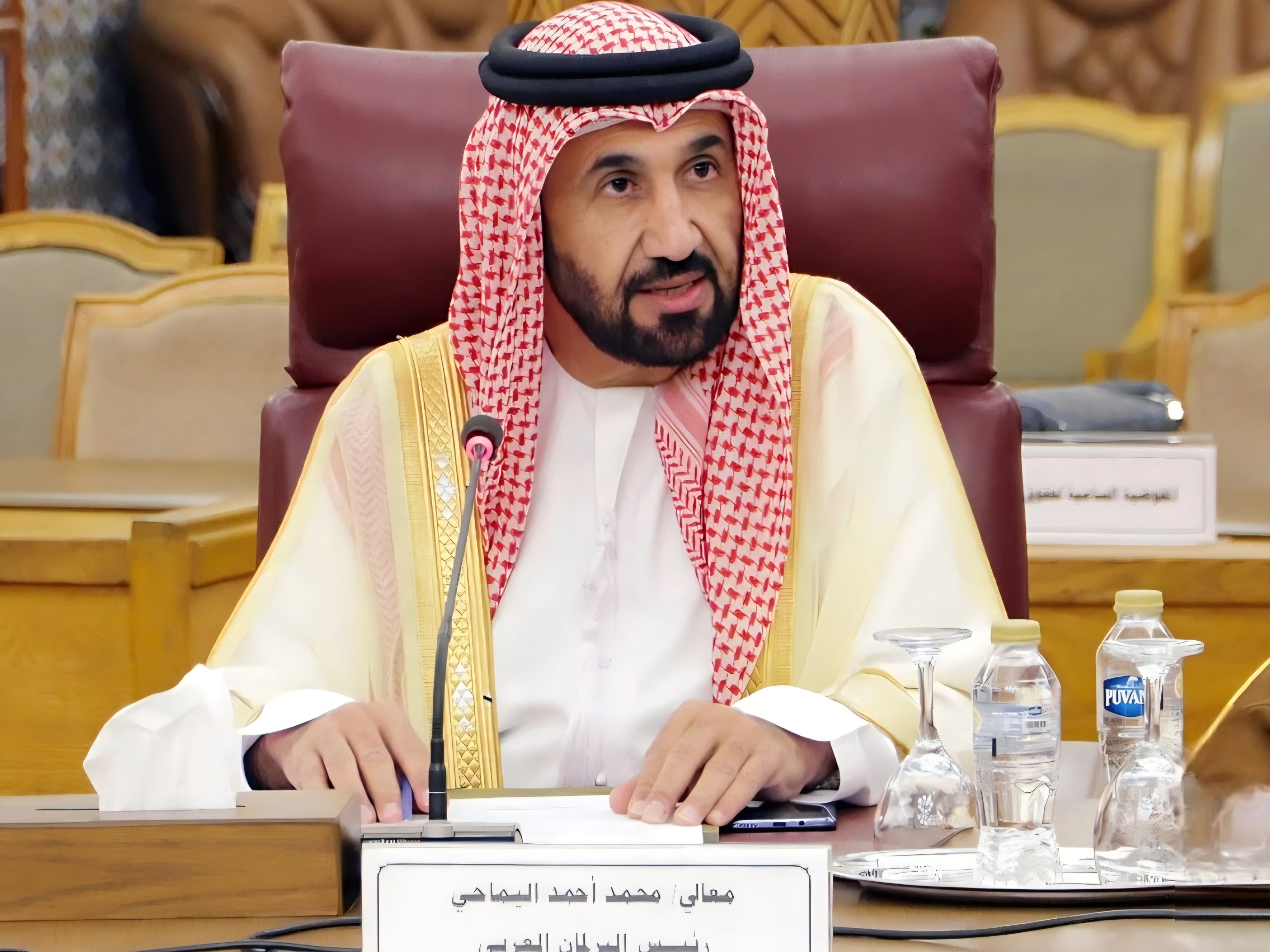 رئيس البرلمان العربي يهنئ العواك ويؤكد ضرورة دعم التعاون بين المؤسستين التشريعيتين