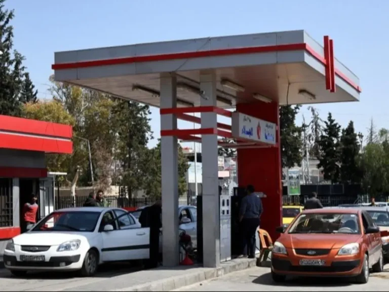 الازدحام على محطات الوقود في دمشق بسبب زيادة المركبات