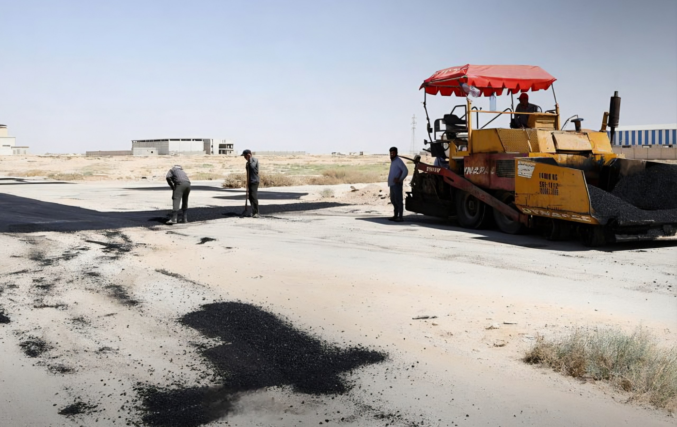 انطلاق أعمال تسوية وتزفيت الطرق في قطاعين بعدرا الصناعية