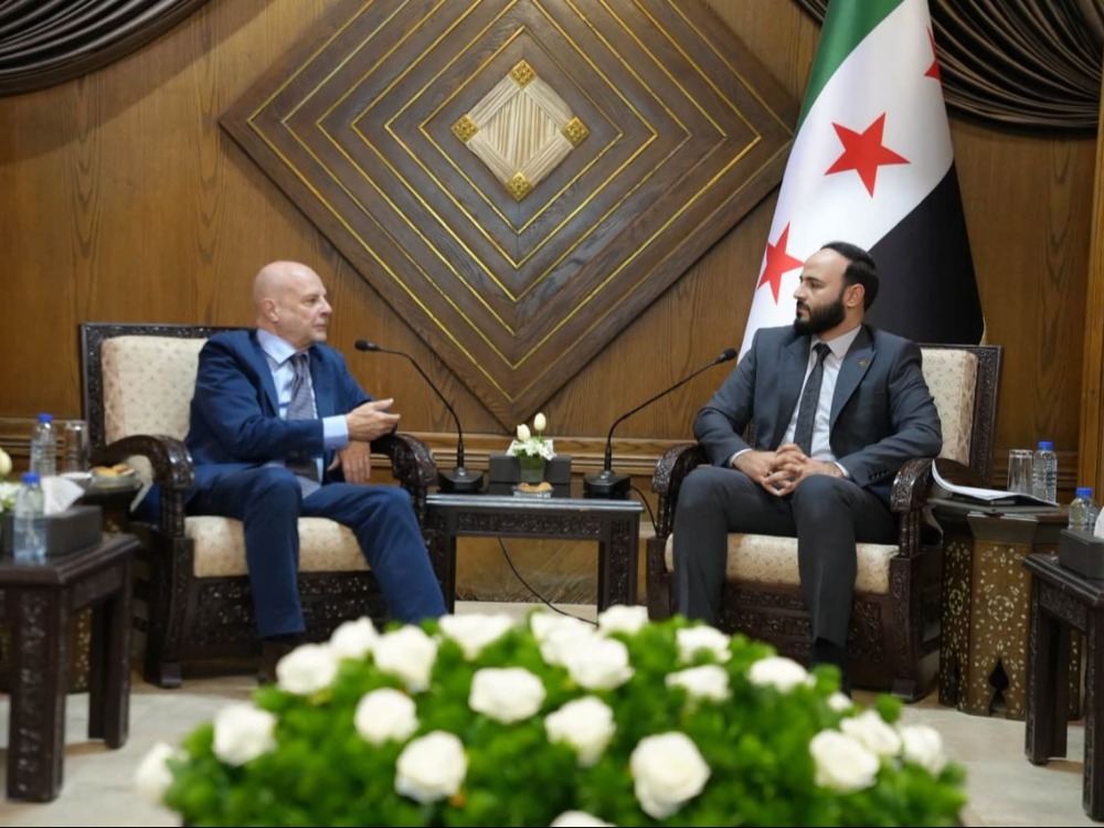 محافظ حلب يبحث مع نائب المبعوث الأممي دعم التعافي والاستثمار