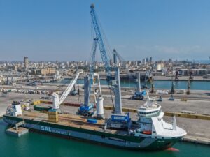 وصول الرافعات المتنقلة الحديثة إلى مرفأ طرطوس لتطوير عمليات التفريغ