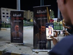 احتفالات الأهالي في إدلب وطرطوس بصدور حكم الإعدام بحق عاطف نجيب