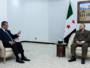 وزير الدفاع يبحث مع السفير اللبناني العلاقات الثنائية بين البلدين