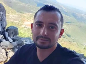 الشاب المتوفى محمد غميرة في المستشفى قبل وفاته باللاذقية