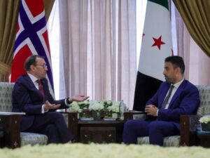 وزير الصحة يبحث مع وزير خارجية النرويج سبل دعم القطاع الصحي