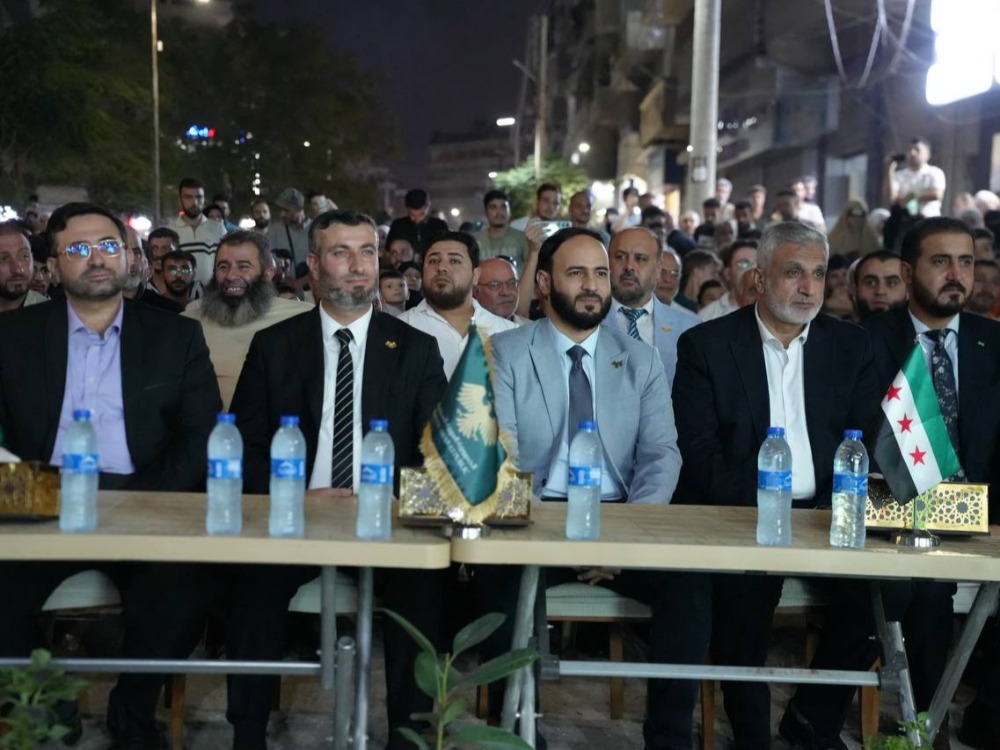 محافظ حلب عزام الغريب ومعاون وزير الطاقة أسامة أبو زيد أثناء تدشين مشروع كهرباء حي السكري