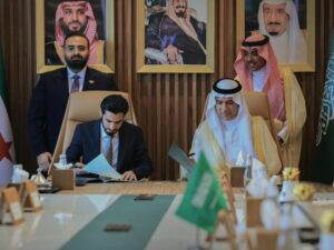وزير الإعلام يبحث مع نظيره السعودي سبل تعزيز العلاقات والتعاون الإعلامي