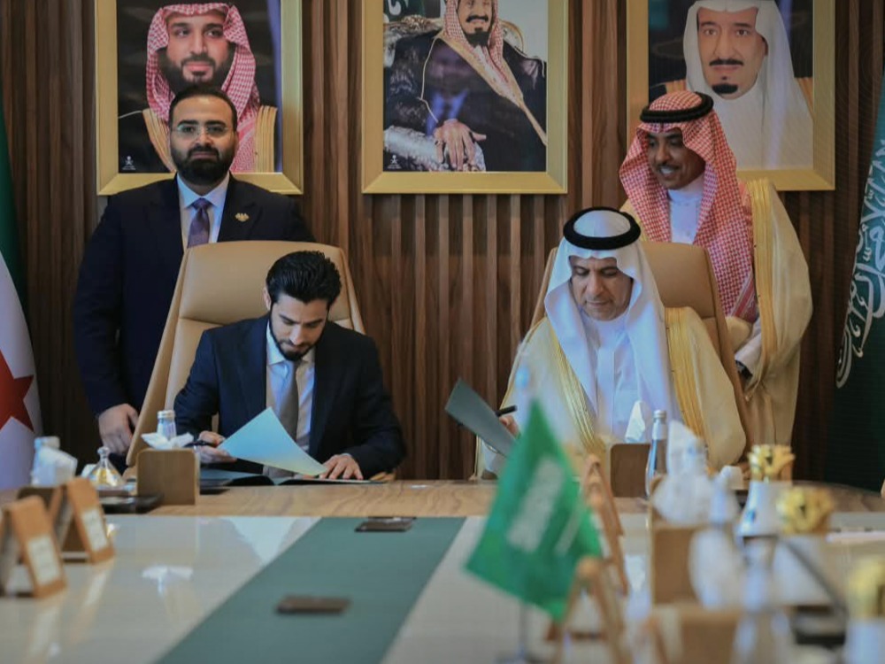وزير الإعلام يبحث مع نظيره السعودي سبل تعزيز العلاقات والتعاون الإعلامي