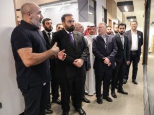 وزير الإعلام يجري زيارة لاستوديوهات MBC والعربية لتطوير الإنتاج الإذاعي والتلفزيوني