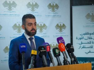 وزير الإدارة المحلية والبيئة يعلن إعادة جميع المفصولين بسبب مشاركتهم في الثورة السورية