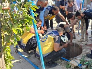 انتشال جثمان مواطن بعد سقوطه في بئر في مدينة جنديرس بريف حلب
