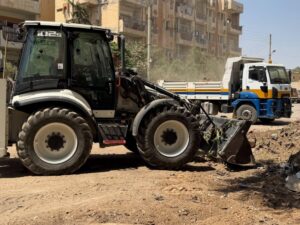 دير الزور.. بدء أعمال إزالة الأنقاض في حي غازي عيّاش ضمن حملة "بأيدينا نخليها أجمل"