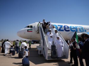 وصول أولى رحلات شركة طيران الجزيرة الكويتية إلى مطار دير الزور الدولي