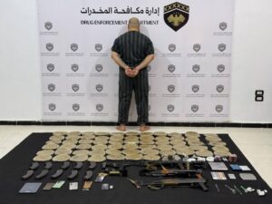 دير الزور.. القبض على أحد أبرز تجار المخدرات خلال مداهمة محكمة