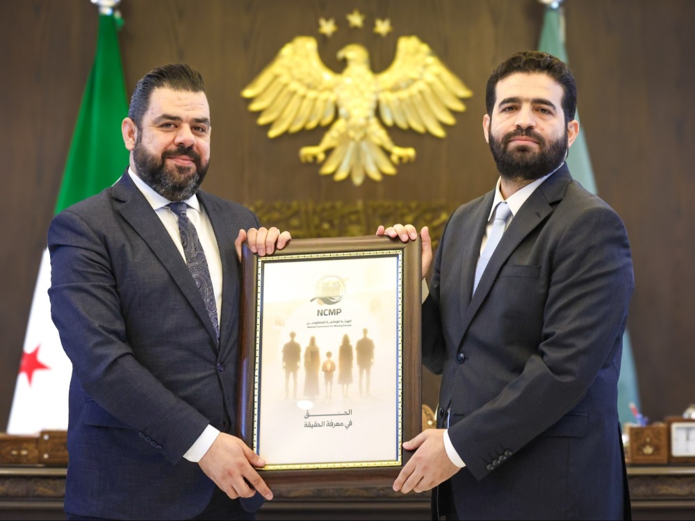 وزير الداخلية يبحث مع الهيئة الوطنية للمفقودين آلية مشتركة لمتابعة ملف المقابر الجماعية