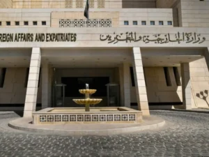 آثار الاستهداف الجوي والدمار في مطار أبو الظهور العسكري بريف إدلب