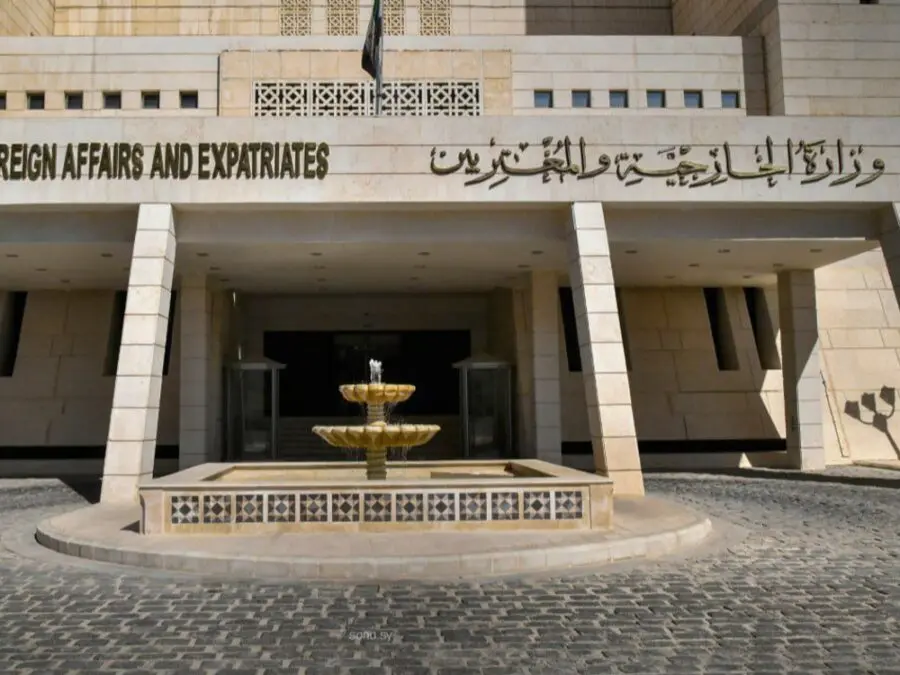 آثار الاستهداف الجوي والدمار في مطار أبو الظهور العسكري بريف إدلب
