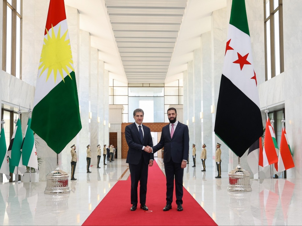 الرئيس الشرع يستقبل رئيس إقليم كردستان في قصر الشعب بدمشق