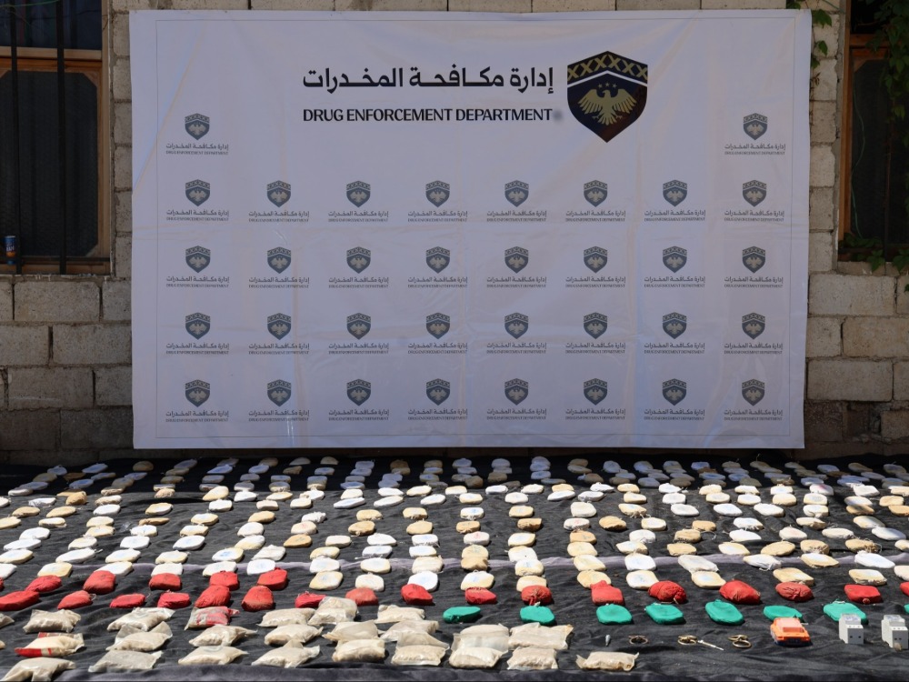 مكافحة المخدرات تحبط تهريب شحنة إلى الأردن باستخدام البالونات شرقي السويداء