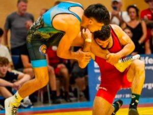 المصارع أحمد ديركي يصل إلى إيطاليا لتمثيل سوريا في تارانتو 2026