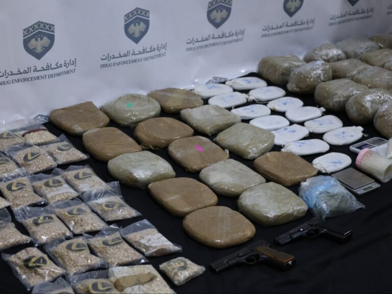 إدارة المكافحة تطيح بشبكة اتجار وتضبط كميات كبيرة من المخدرات في اللاذقية