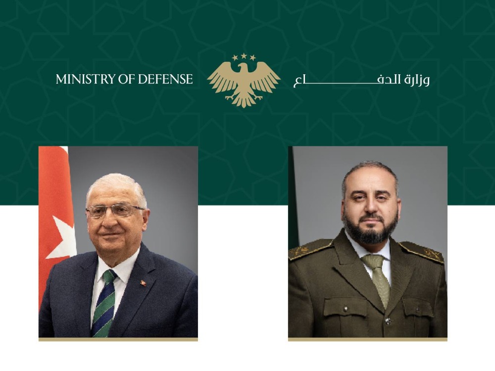 وزير الدفاع يبحث هاتفياً مع نظيره التركي تعزيز التعاون والتطورات الإقليمية