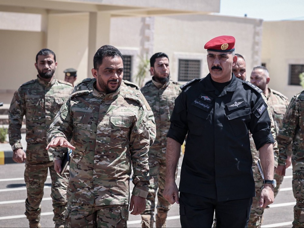 وزارة الدفاع تجري زيارة للأردن لتعزيز التعاون العسكري المشترك