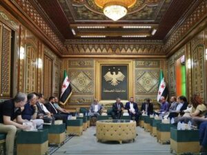 محافظ الحسكة يبحث مع وفد من منظمات دولية دعم منطقة رأس العين