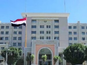 اليمن يدين الاعتداء الإسرائيلي على سيارة مدنية بريف دمشق
