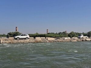 دير الزور.. إعادة فتح الجسر الترابي أمام حركة المارة بعد إغلاقه ليلاً