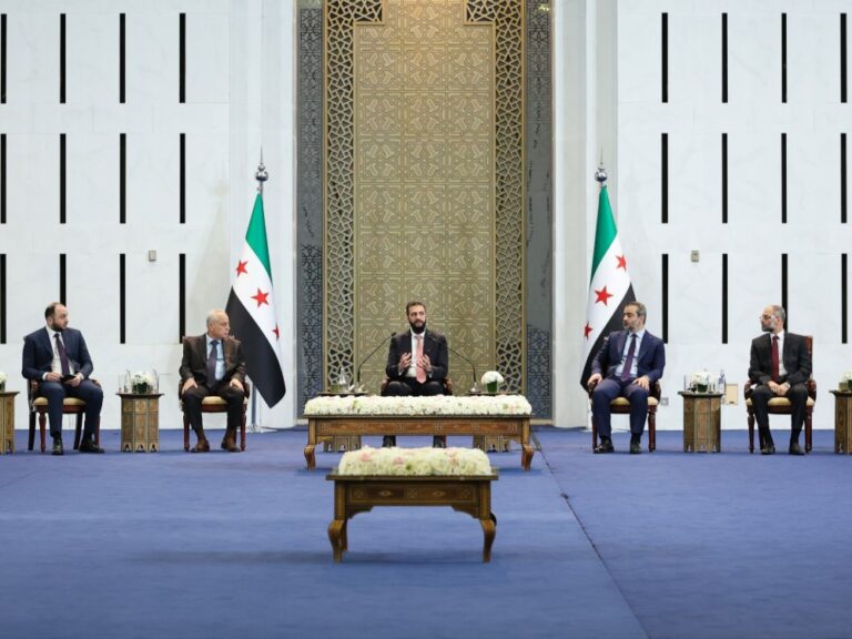 الرئيس الشرع يجتمع مع مجلس الشعب في قصر الشعب