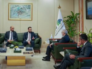 وزارة الخارجية تبحث مع مجموعة البنك الإسلامي للتنمية تنشيط القطاع الخاص وتنمية التجارة