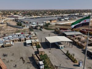 منذ بداية العام.. أكثر من 14 ألف شاحنة تجارية عبرت منفذ البوكمال الحدودي مع العراق