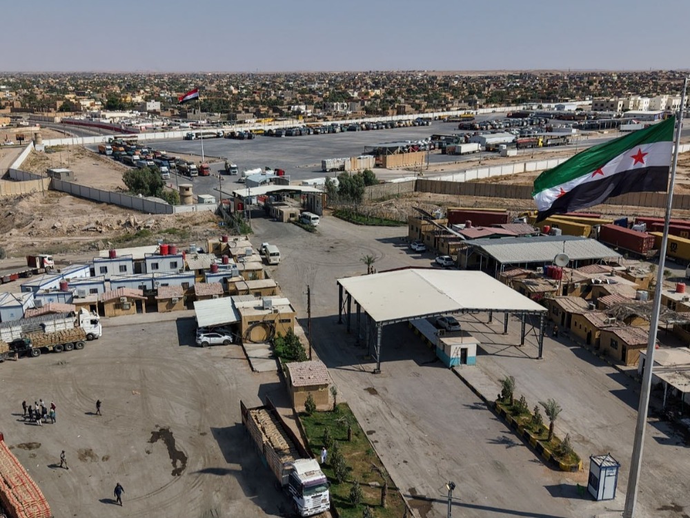 منذ بداية العام.. أكثر من 14 ألف شاحنة تجارية عبرت منفذ البوكمال الحدودي مع العراق