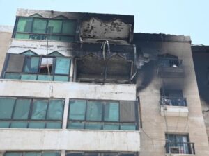 الكويت تدين الاستهداف الإيراني الذي تسبب بحريق في مجمع سكني