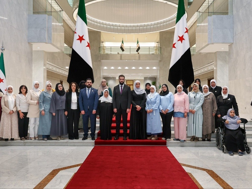 الرئيس الشرع يستقبل في قصر الشعب عدداً من عائلات المفقودين