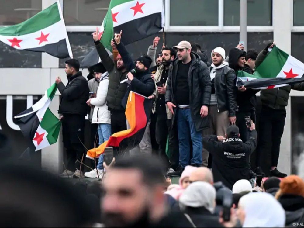 حتى نهاية تموز.. ألمانيا تعلن عودة 1337 لاجئاً طوعاً إلى سوريا