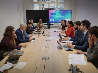 وفد قضائي يزور فرنسا لتعزيز التعاون في العدالة الدولية