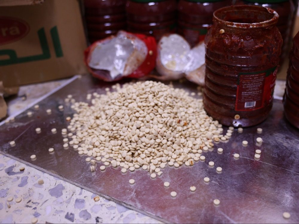 بكمين محكم.. ضبط شحنة كبيرة من الكبتاغون في درعا