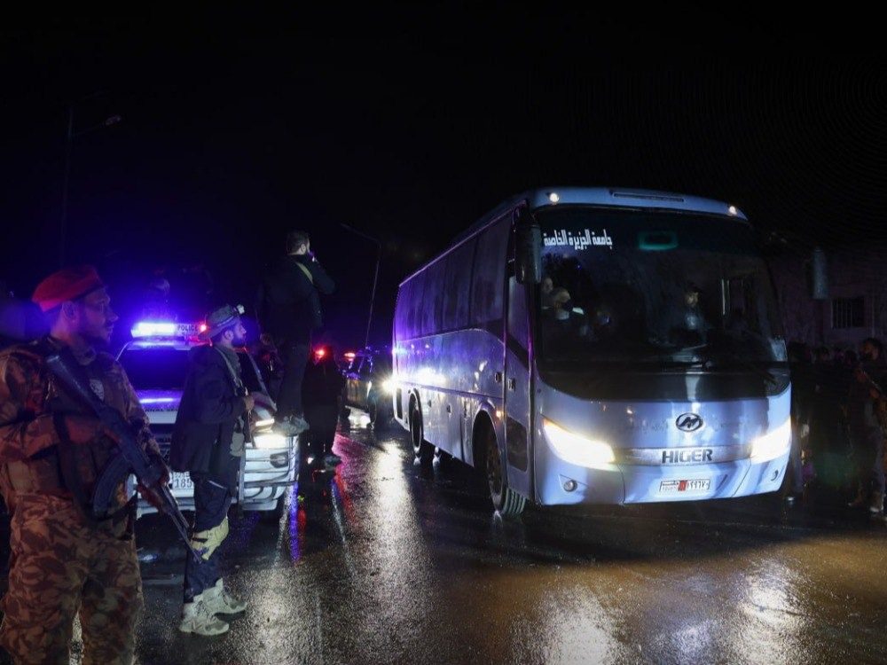 مصدر أمني للإخبارية: خروج آخر دفعة من عناصر تنظيم قسد من مدينة حلب