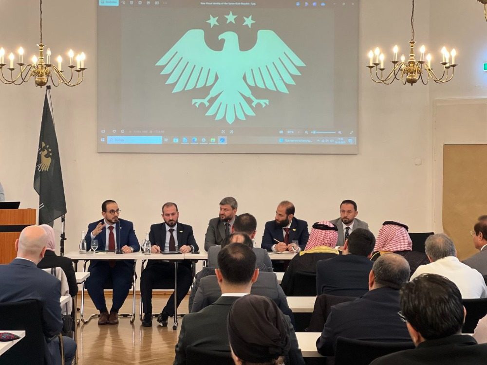 A technical delegation from the Ministry of Foreign Affairs and Expatriates meets with a number of members of the Syrian community in Germany. وفد تقني من وزارة الخارجية يجتمع بالجالية السورية في ألمانيا لمناقشة مطالبهم