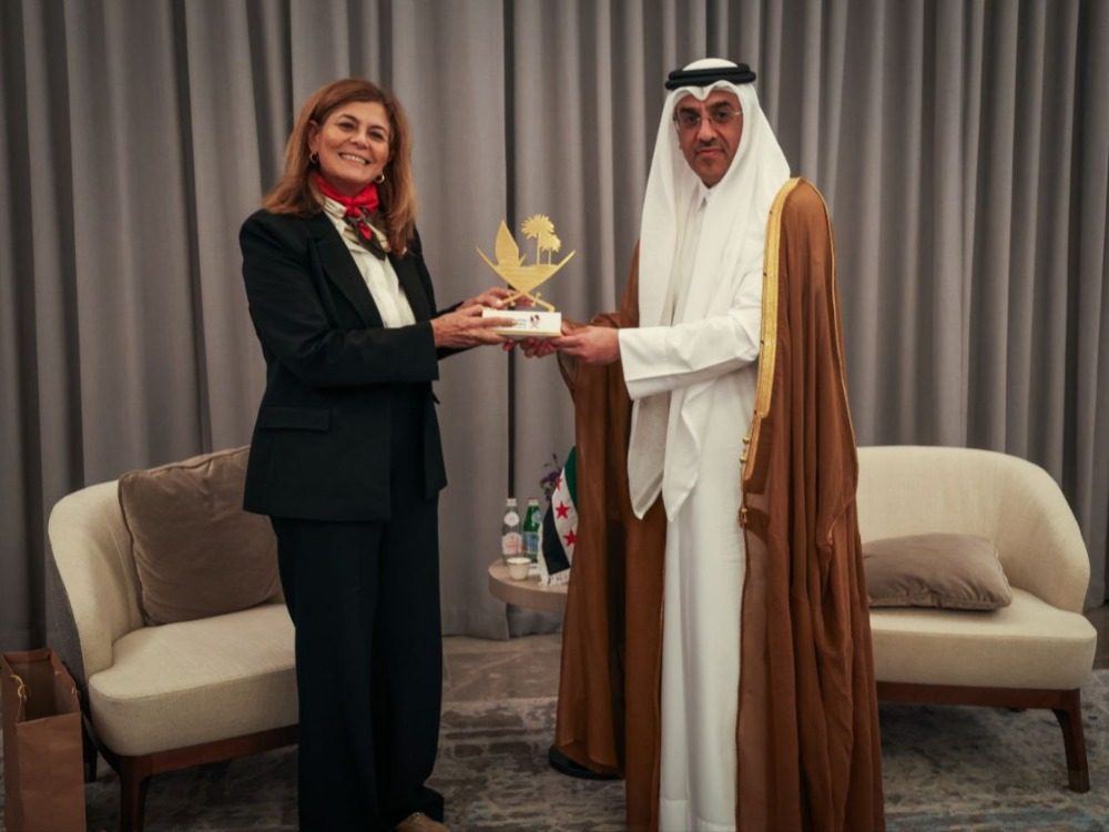 Ali bin Saeed bin Samikh Al Marri, Minister of Social Affairs and Labor, Mrs. Hind Qaboat.