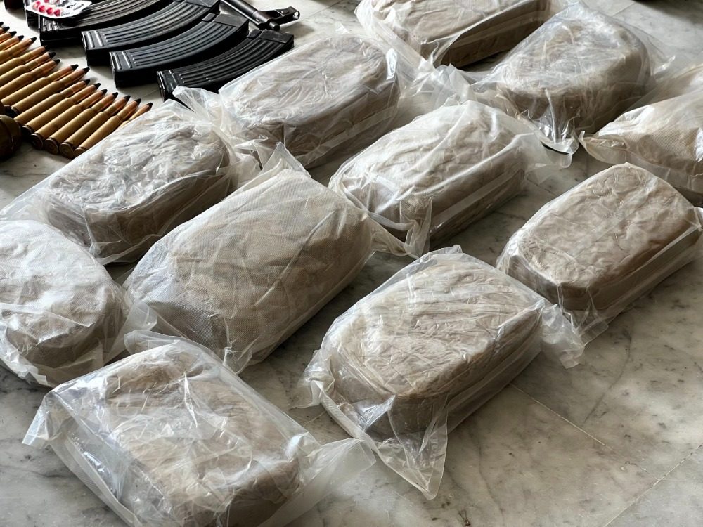 مكافحة المخدرات في حمص تلقي القبض على متورطين في ترويج وبيع المخدرات