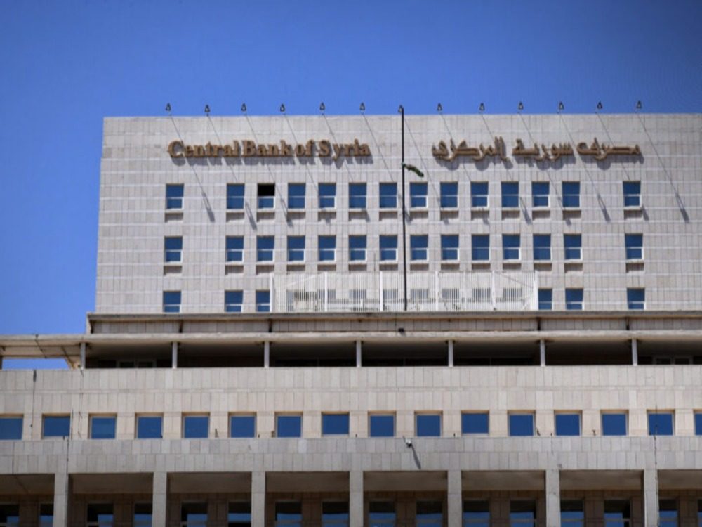 المركزي يعد إطاراً لإعادة تفعيل المراسلة بين المصارف السورية والأجنبية
